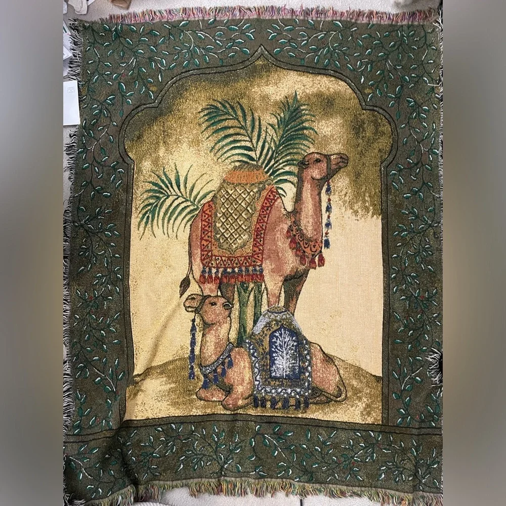 Decorative throw blanket
